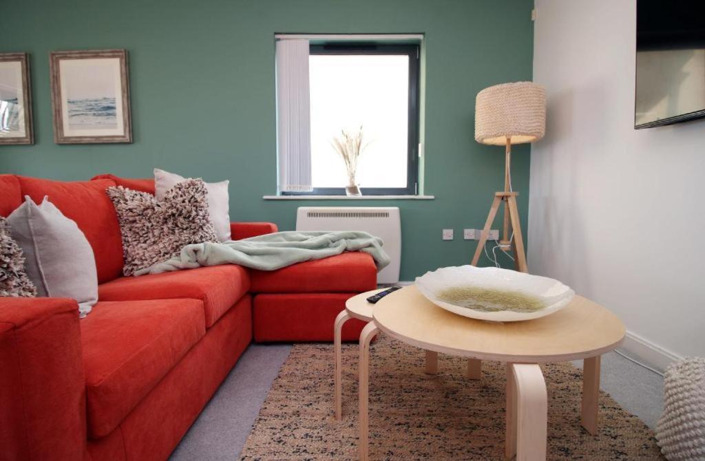 Observatory 2 Bedroom Apartment Overlooking Beach Суонси Экстерьер фото